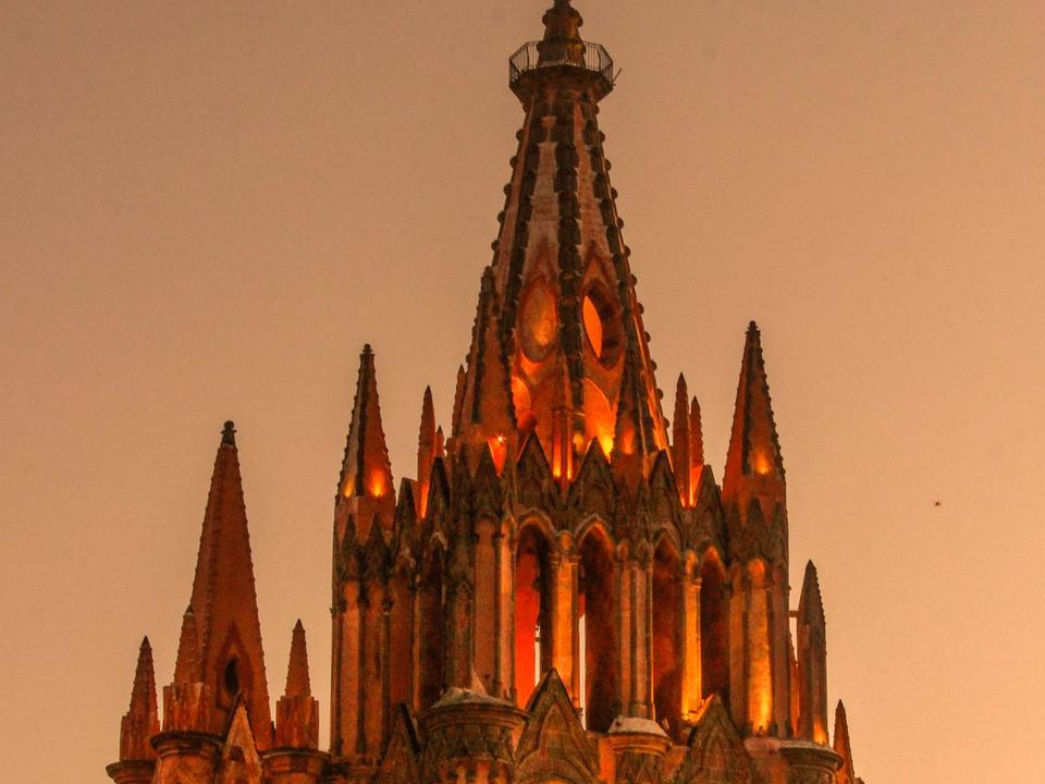 La Parroquia de San Miguel al atardecer